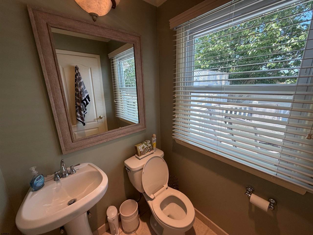 415 N Harvard Ave - Photo 5 of 20
