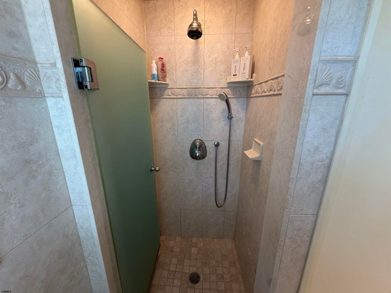415 N Harvard Ave - Photo 6 of 20