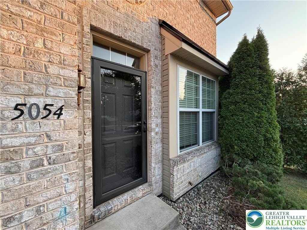 5054 Dale Trl - Photo 2 of 24