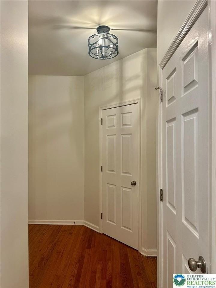 4312 Creek Rd - Photo 5 of 32