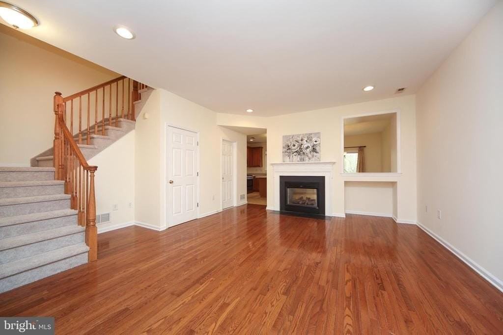 46 Hoover Ave - Photo 5 of 32