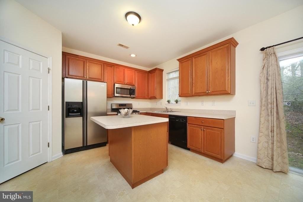 46 Hoover Ave - Photo 6 of 32