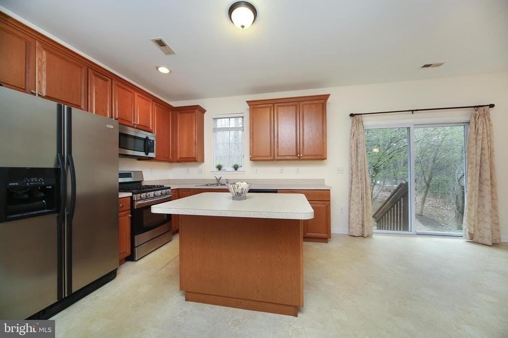 46 Hoover Ave - Photo 7 of 32