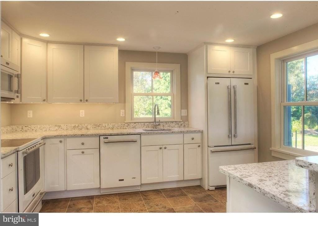 5253 Upper Mountain Rd - Photo 7 of 19