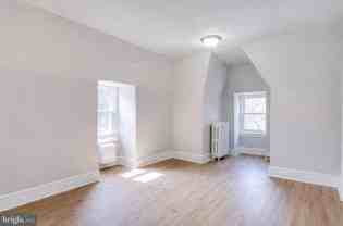524 E Johnson St - Photo 1 of 1
