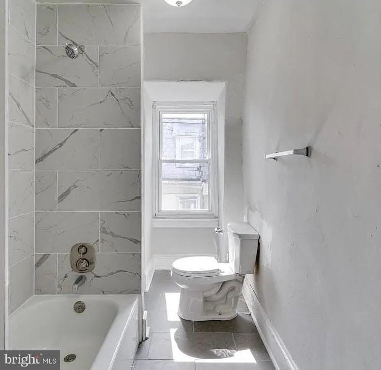 524 E Johnson St - Photo 3 of 7