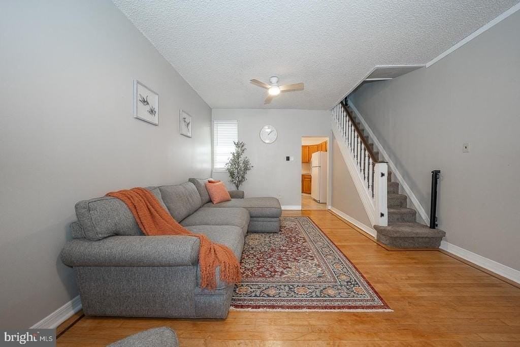 418 Harlan St - Photo 6 of 31