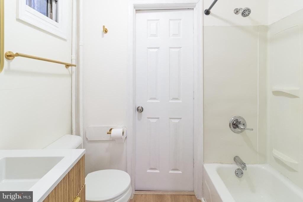 427 N Preston St #1stFL - Photo 3 of 11