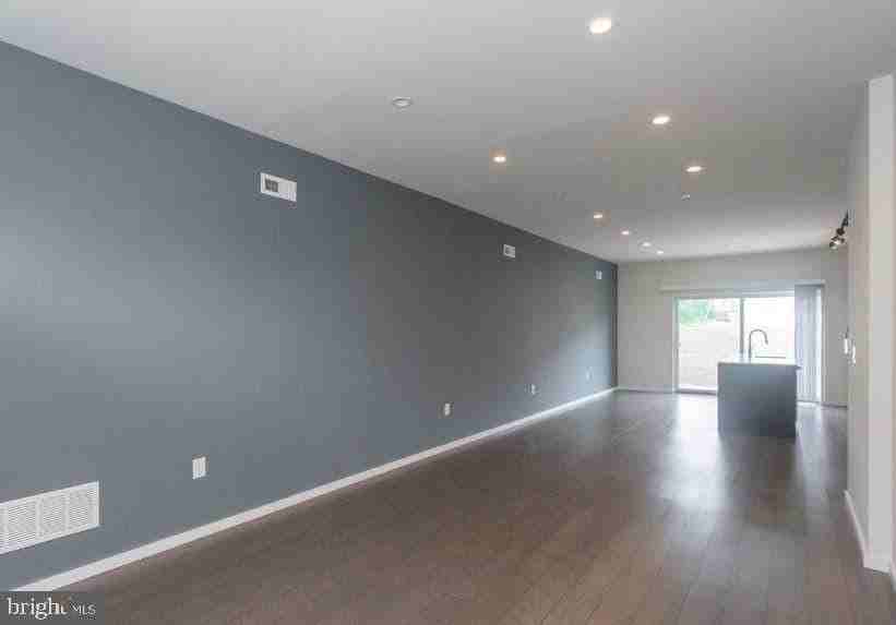 527 W Jefferson St - Photo 2 of 19