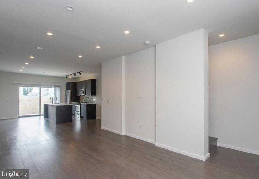 527 W Jefferson St - Photo 3 of 19