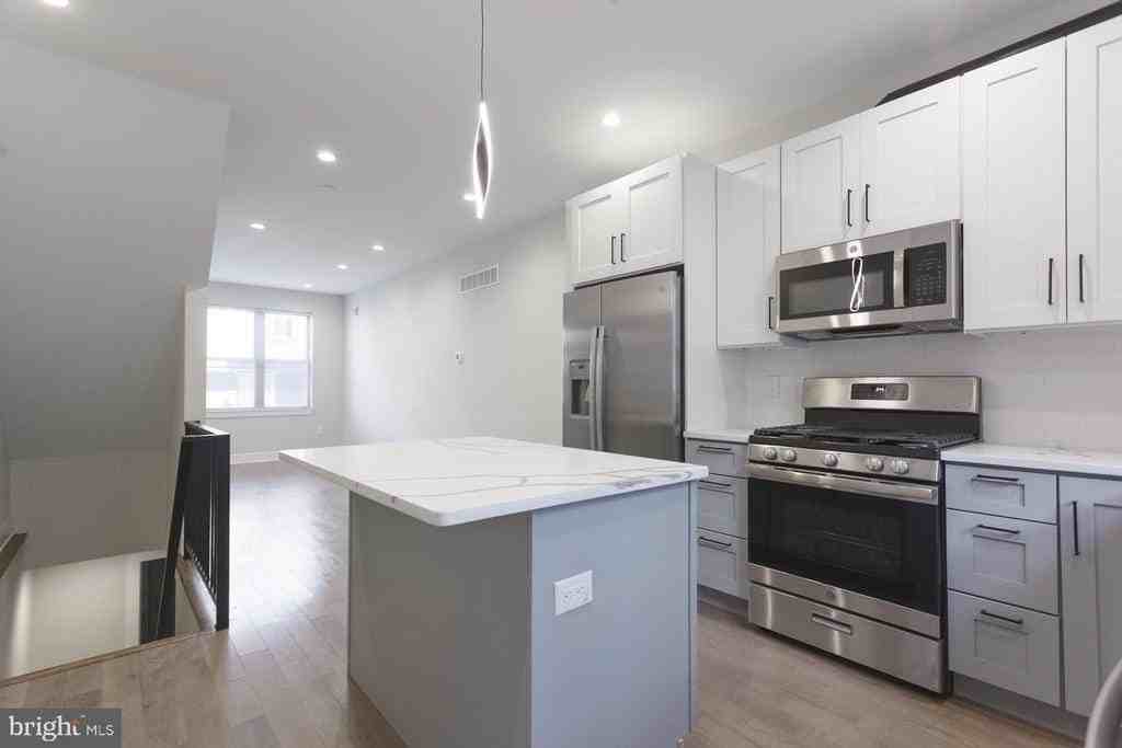 5126 Malcolm St - Photo 4 of 20