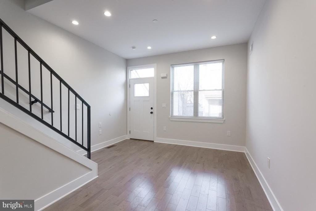 5126 Malcolm St - Photo 5 of 20