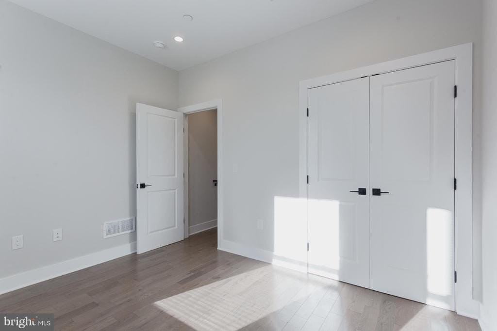 5126 Malcolm St - Photo 7 of 20
