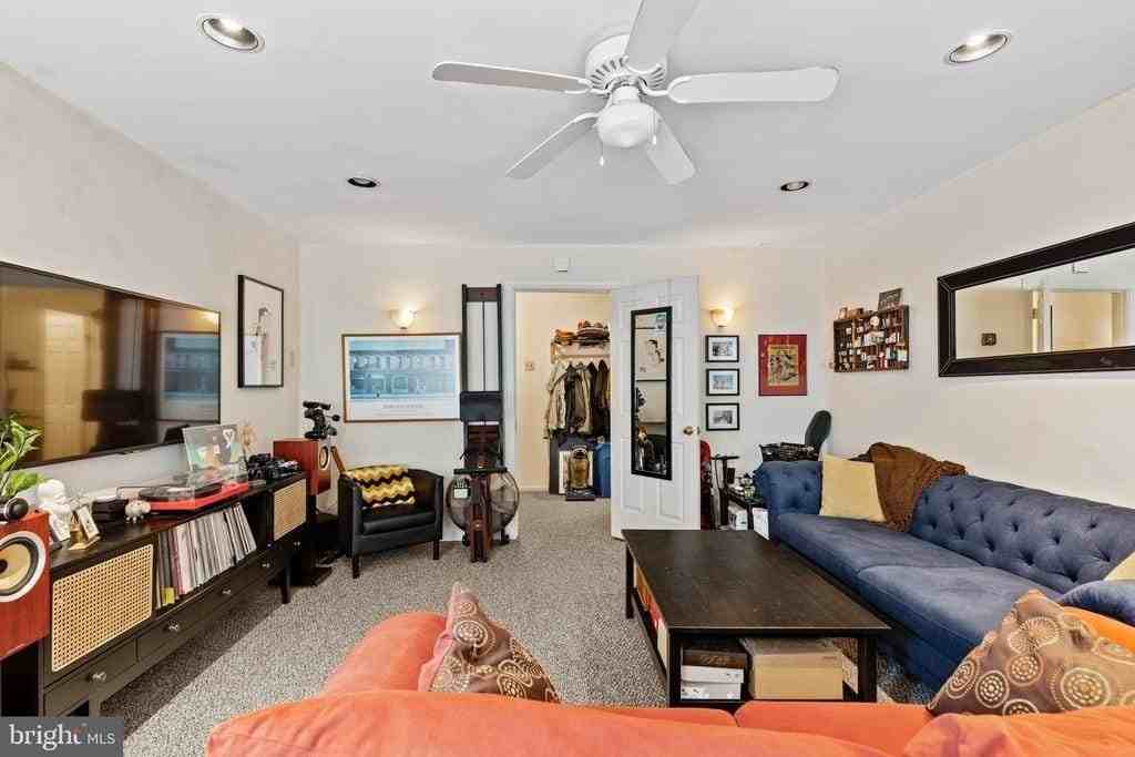 402 Fairmount Ave - Photo 4 of 15