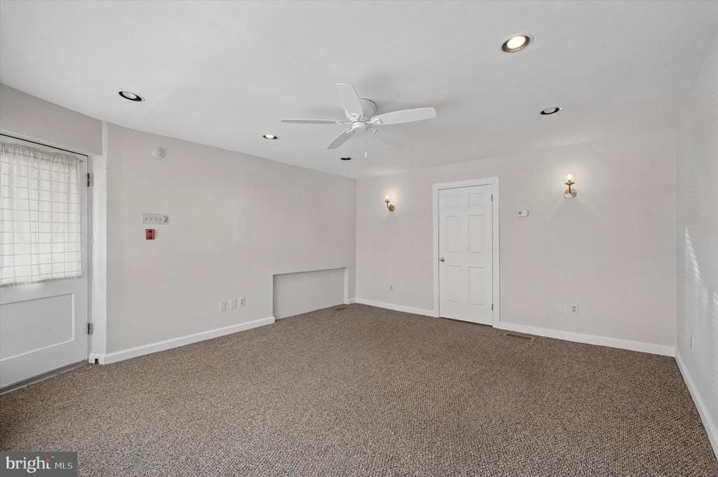 402 Fairmount Ave - Photo 5 of 15