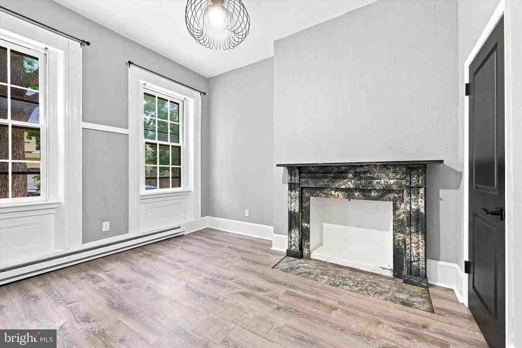 520 Spruce St - Photo 2 of 26