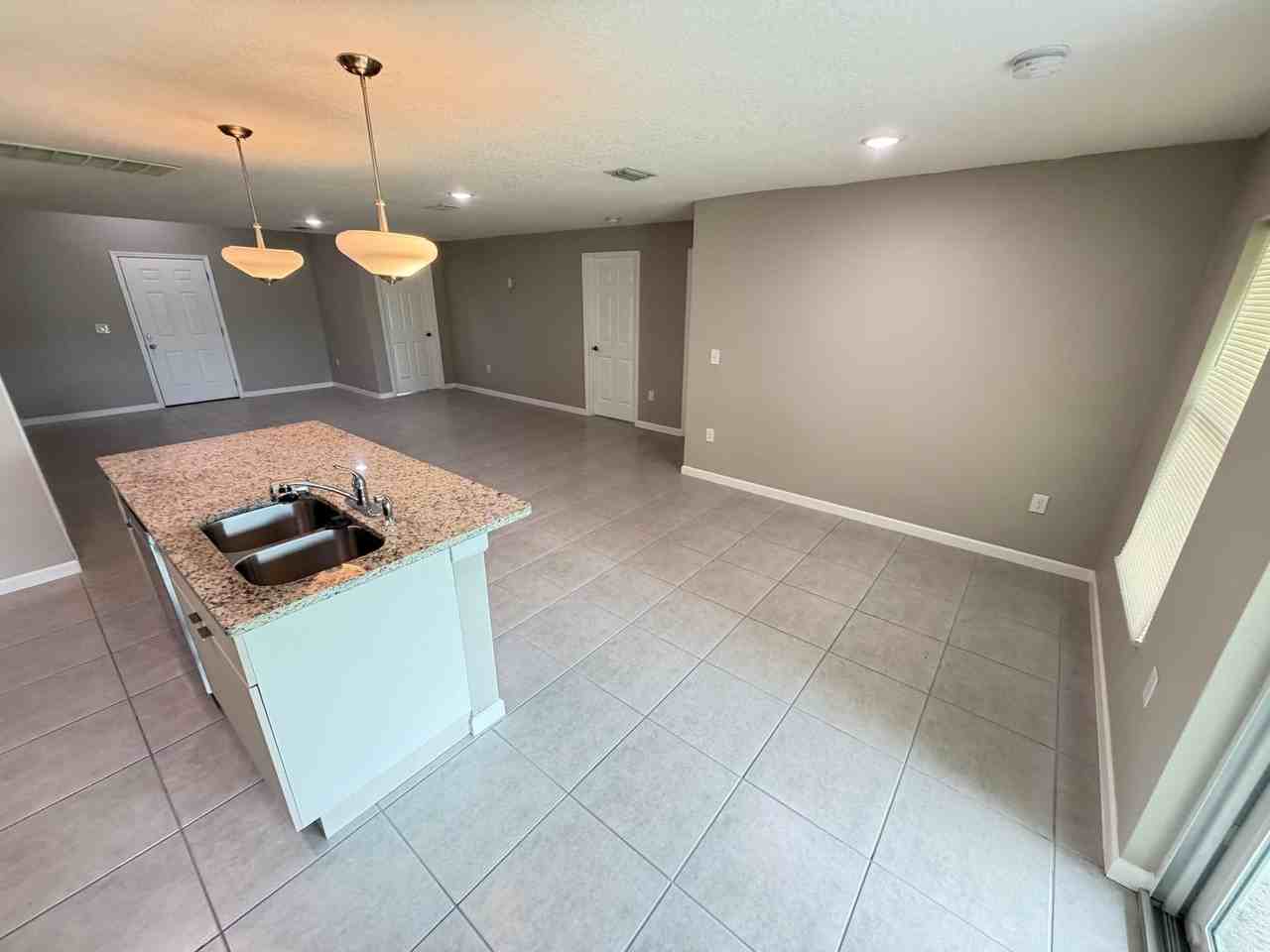867 Glencove Ave Nw - Photo 4 of 35