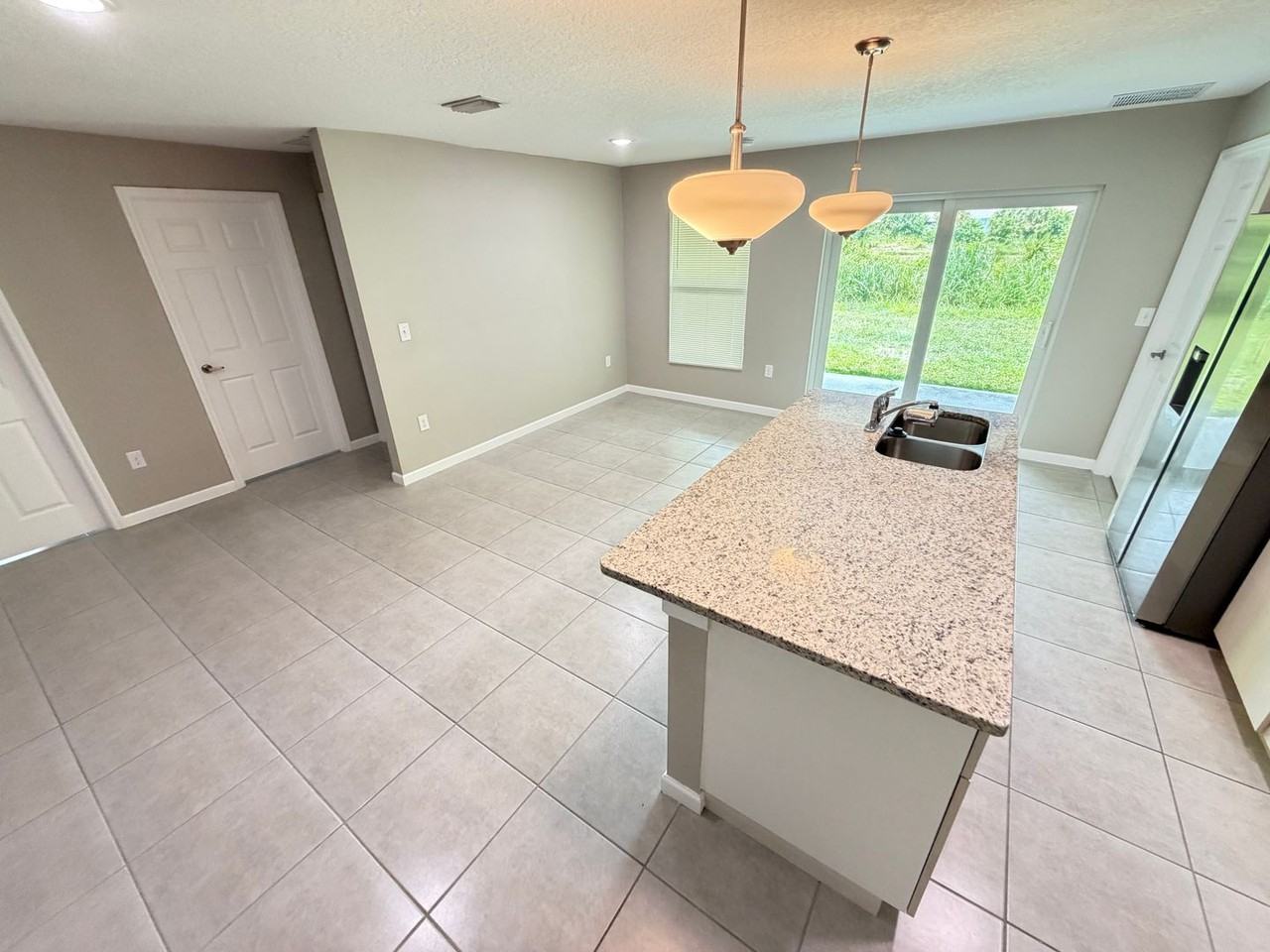 867 Glencove Ave Nw - Photo 5 of 35