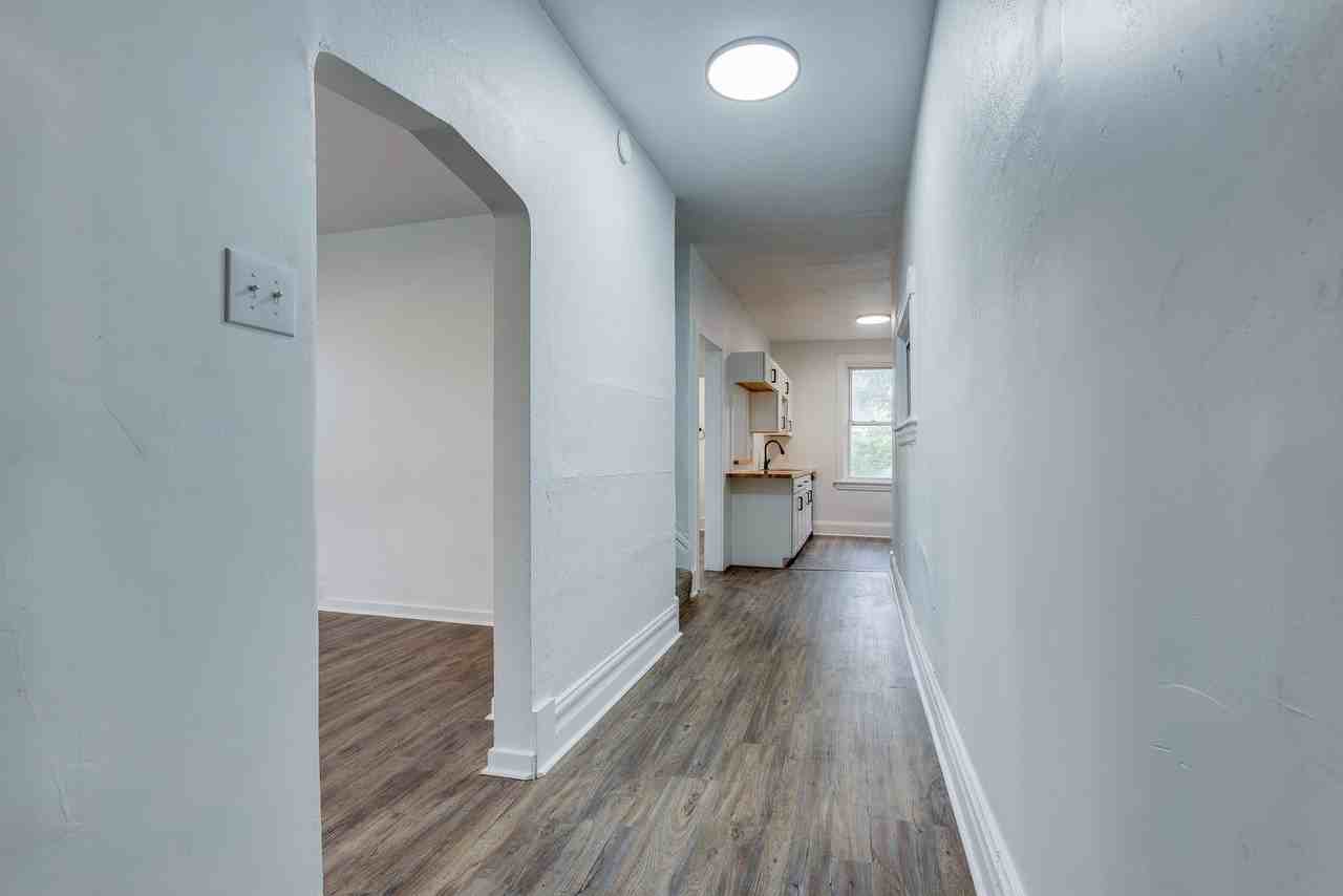 623 Lillian St - Photo 4 of 43