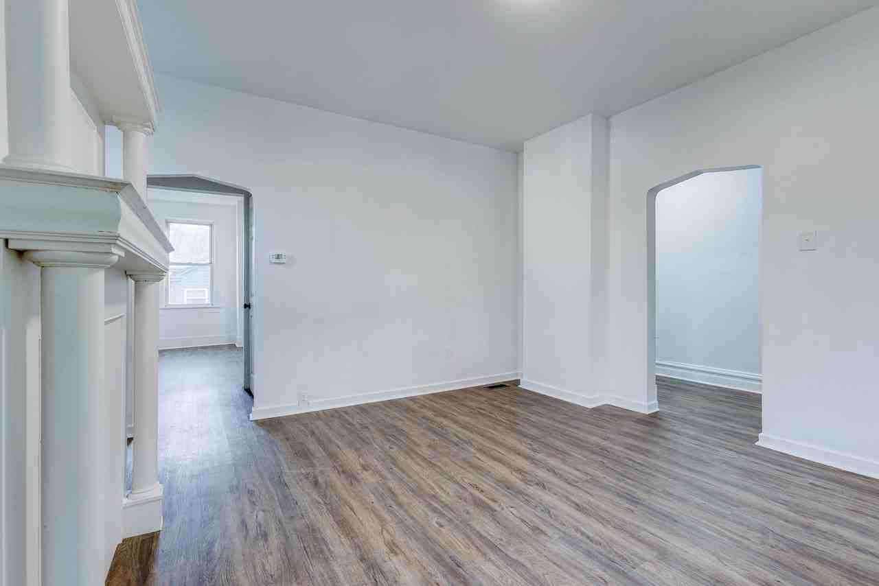 623 Lillian St - Photo 6 of 43