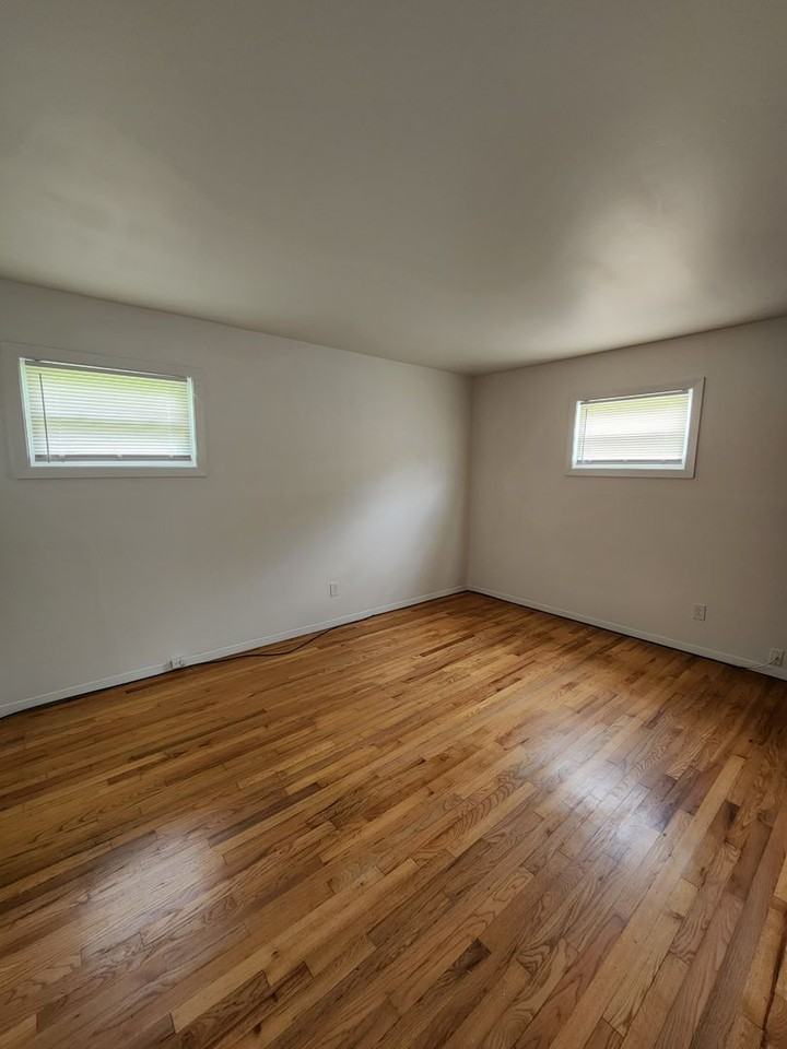 2236 Corbett Ave - Photo 2 of 10