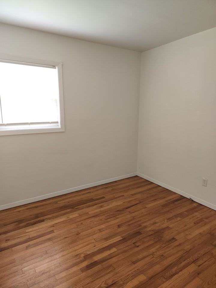 2236 Corbett Ave - Photo 3 of 10
