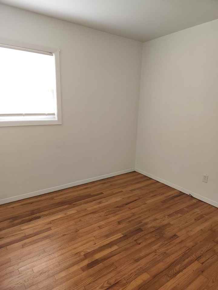 2236 Corbett Ave - Photo 4 of 10