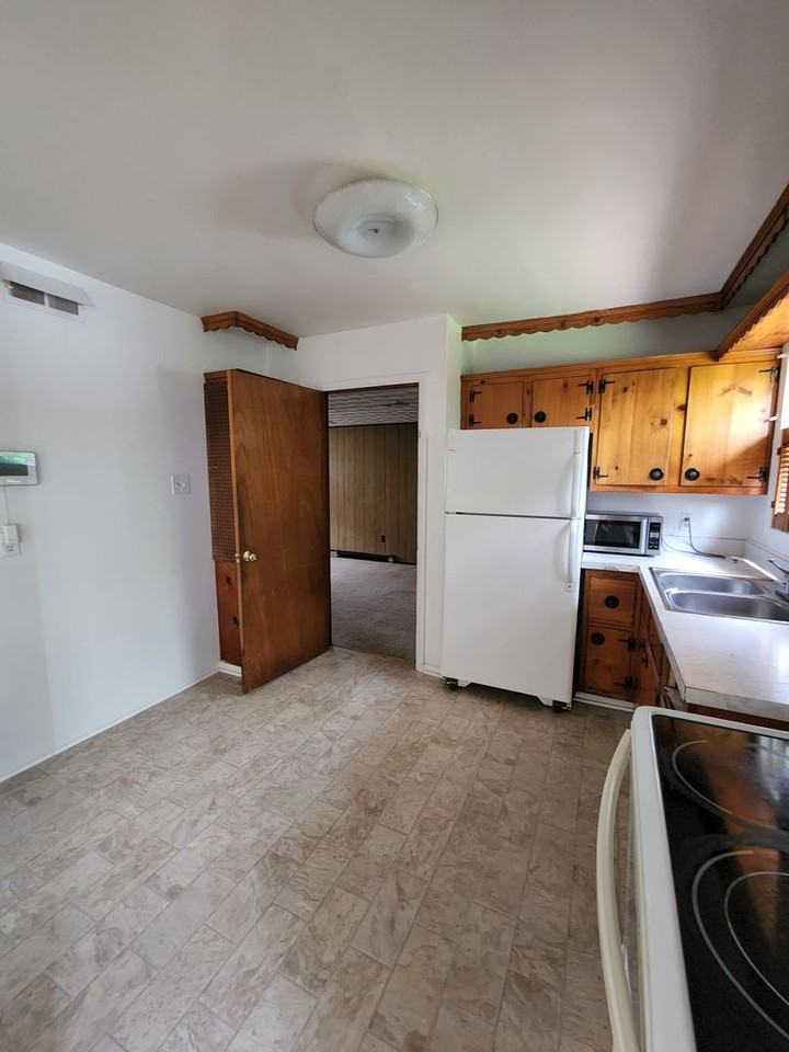 2236 Corbett Ave - Photo 7 of 10