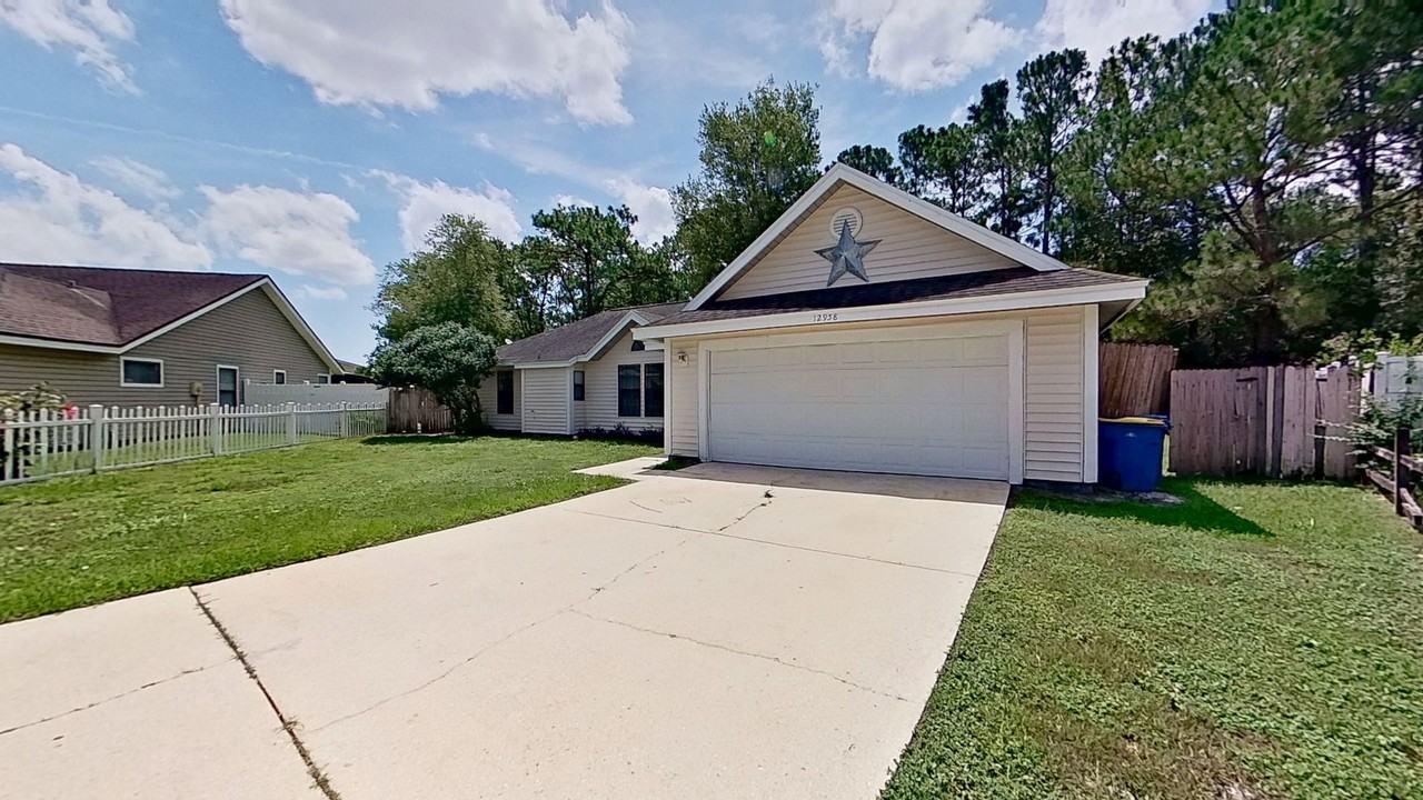 12958 Medford Ln - Photo 2 of 28