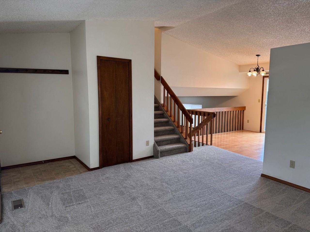 3827 Glenhurst St - Photo 4 of 19