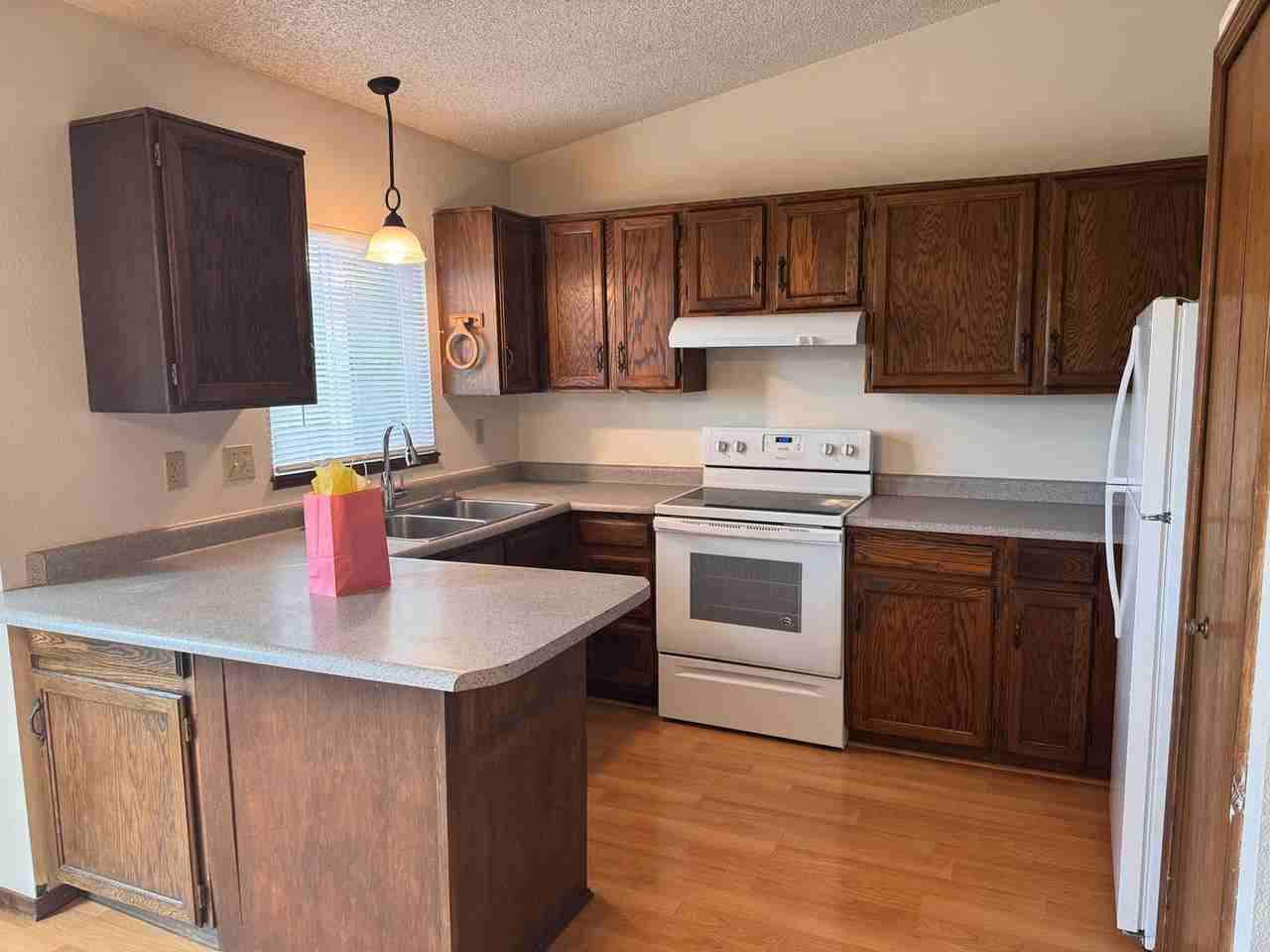 3827 Glenhurst St - Photo 6 of 19