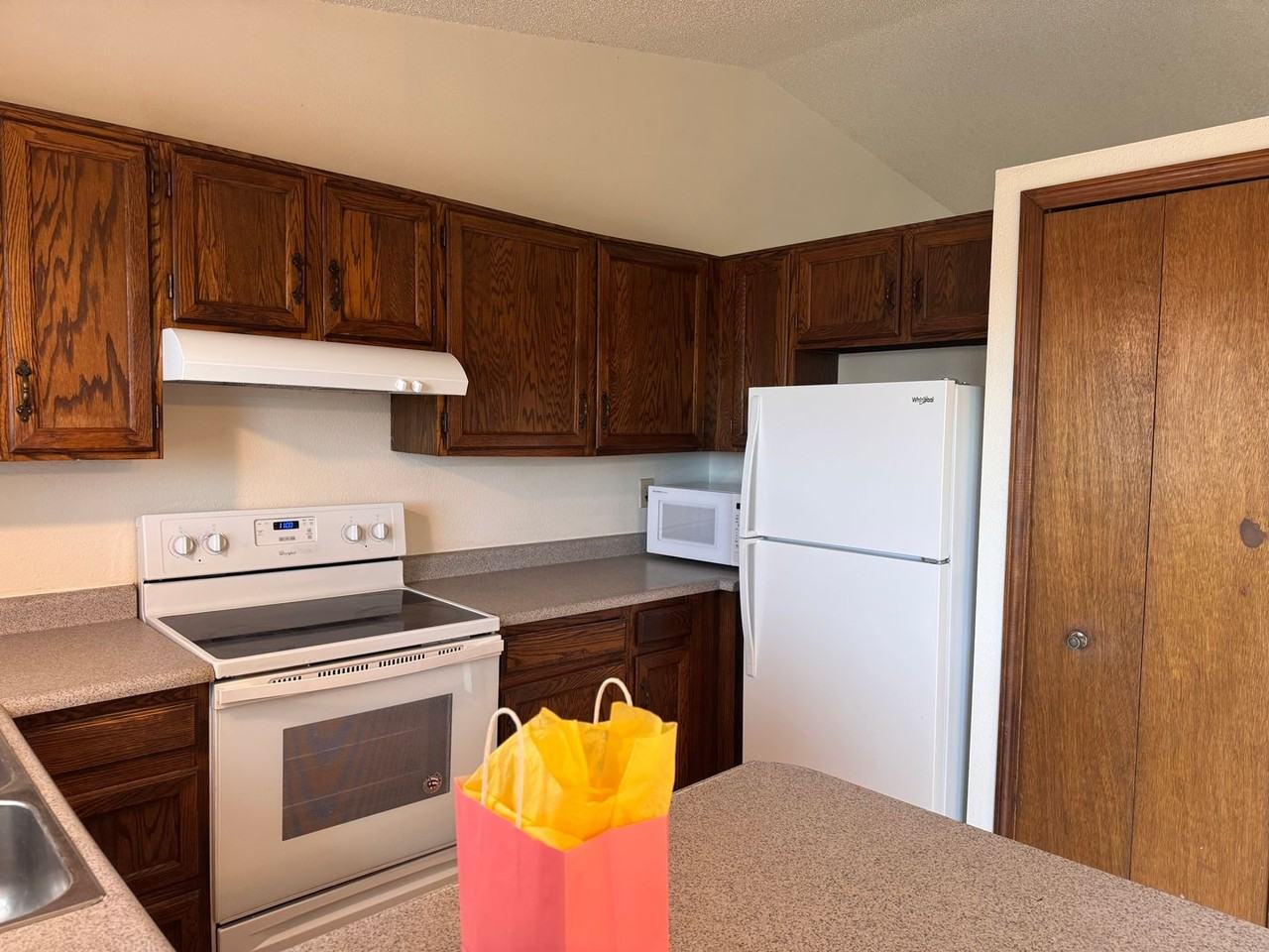 3827 Glenhurst St - Photo 7 of 19