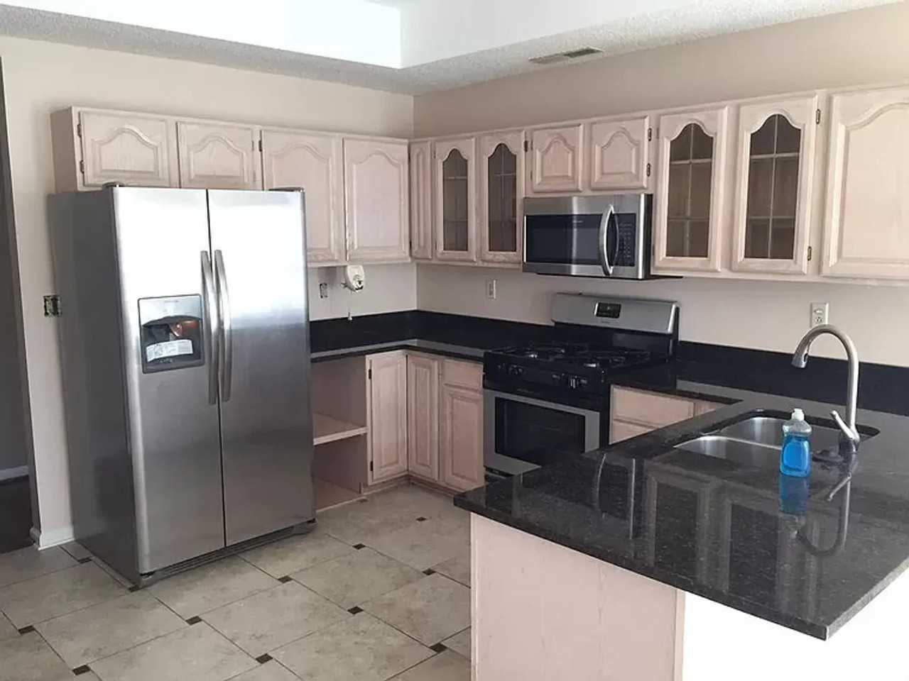 22 Lord Calvert Dr - Photo 3 of 26