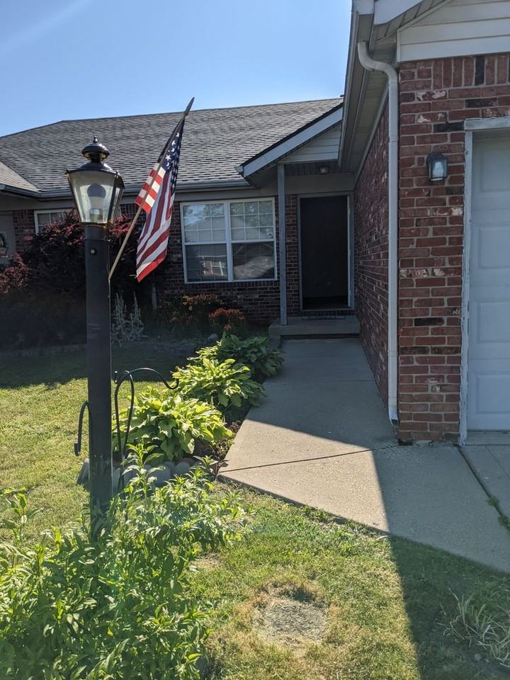 2125 Galaxy Dr - Photo 2 of 10