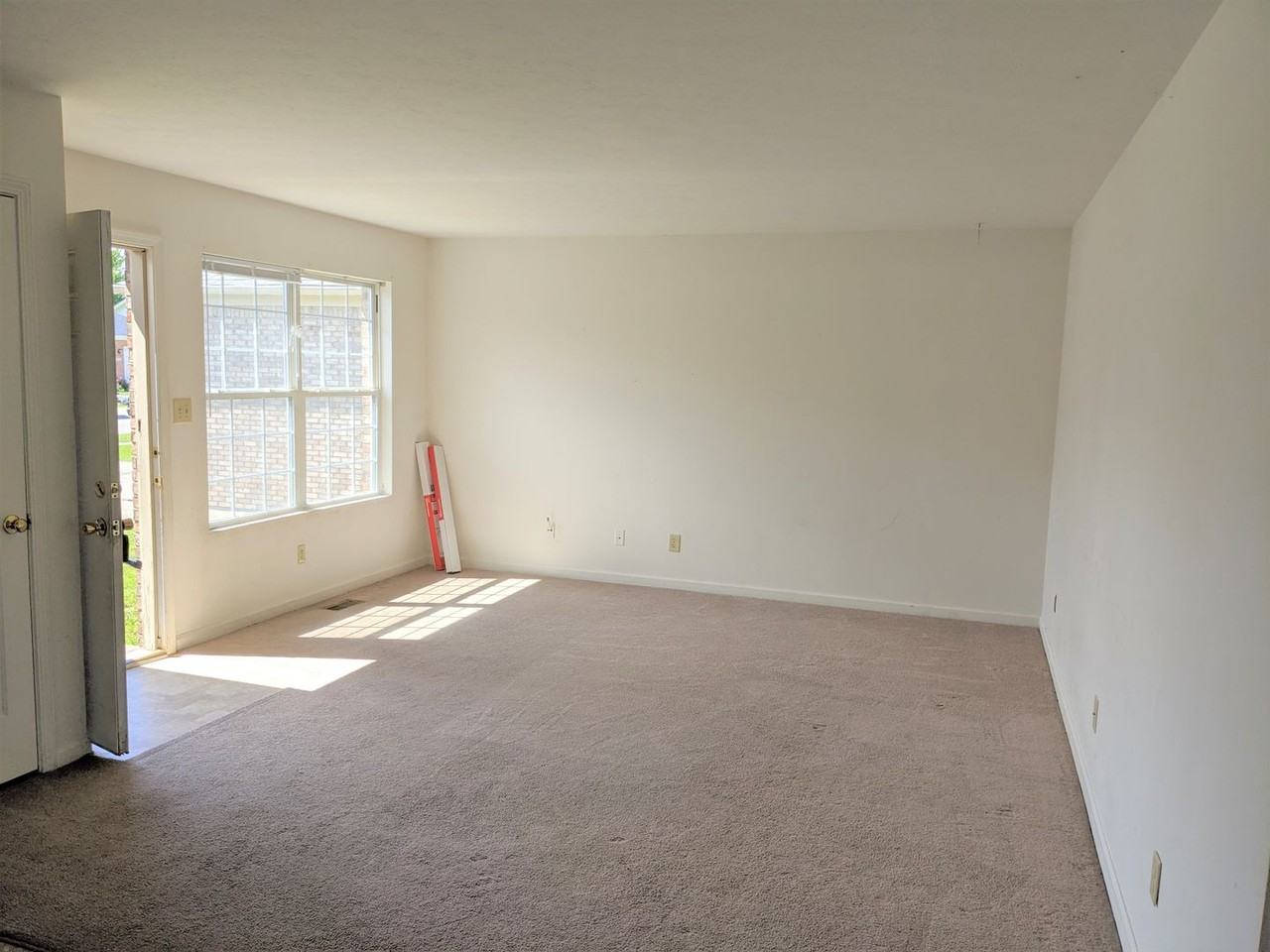 2125 Galaxy Dr - Photo 3 of 10
