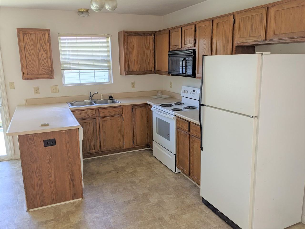 2125 Galaxy Dr - Photo 5 of 10