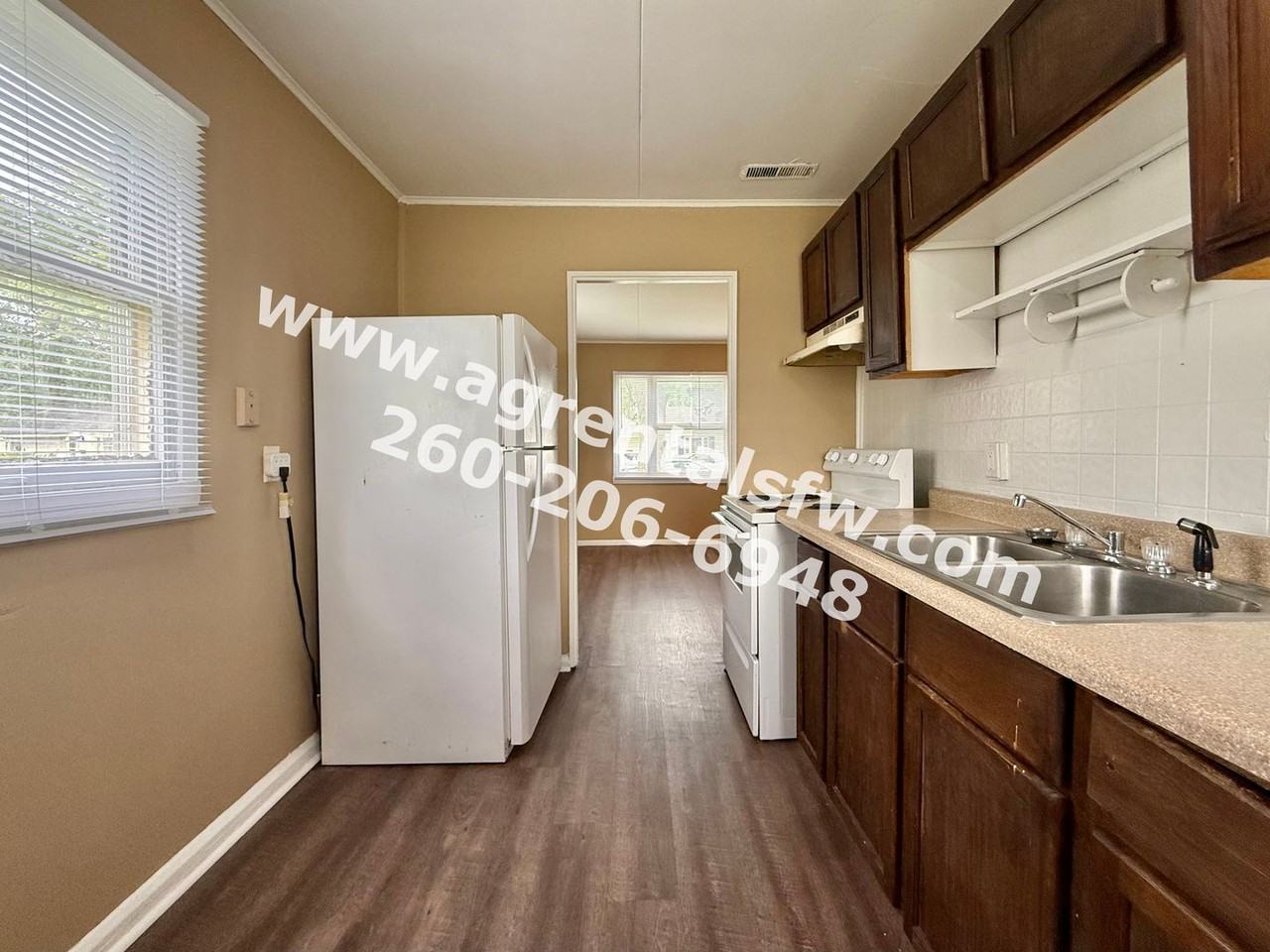 4920 Oliver St - Photo 5 of 13