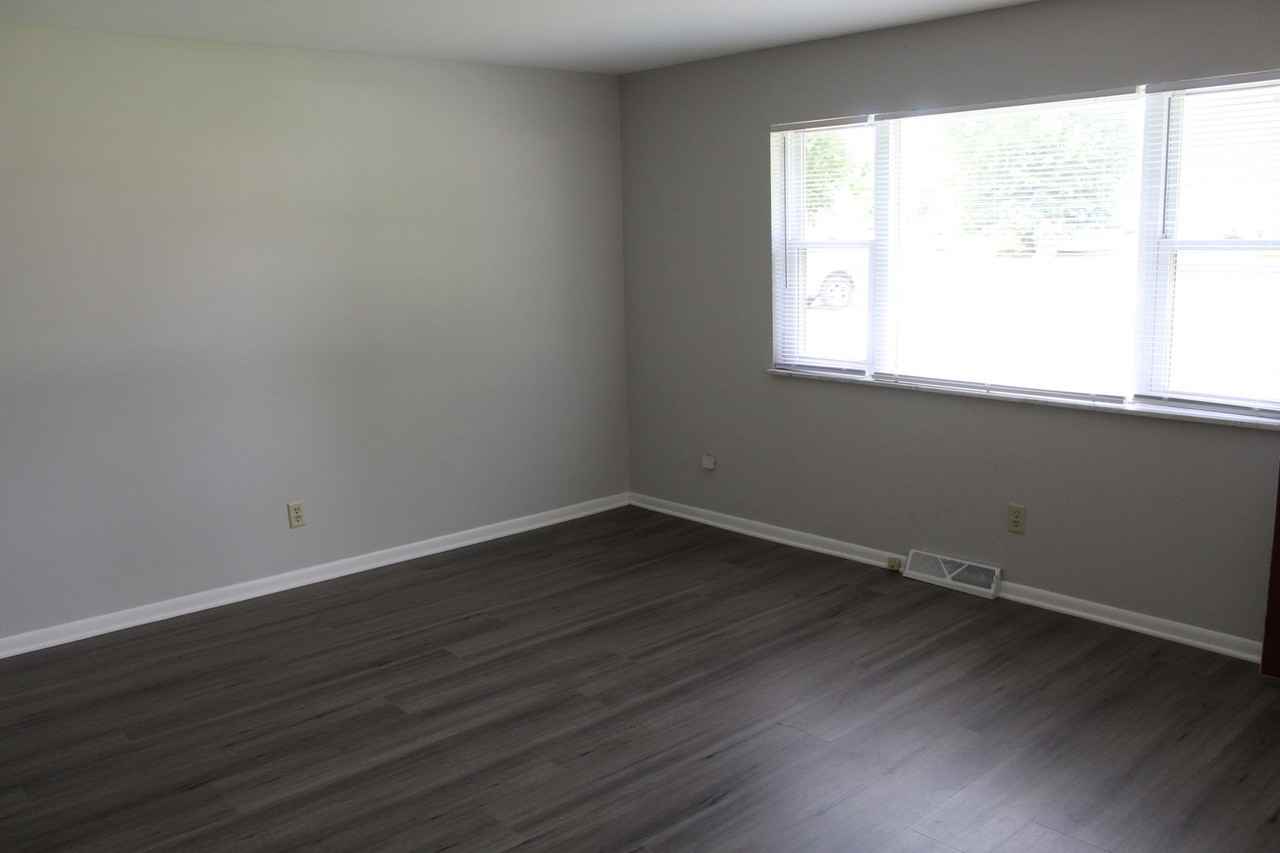 90 Poplar Grove Dr - Photo 4 of 11