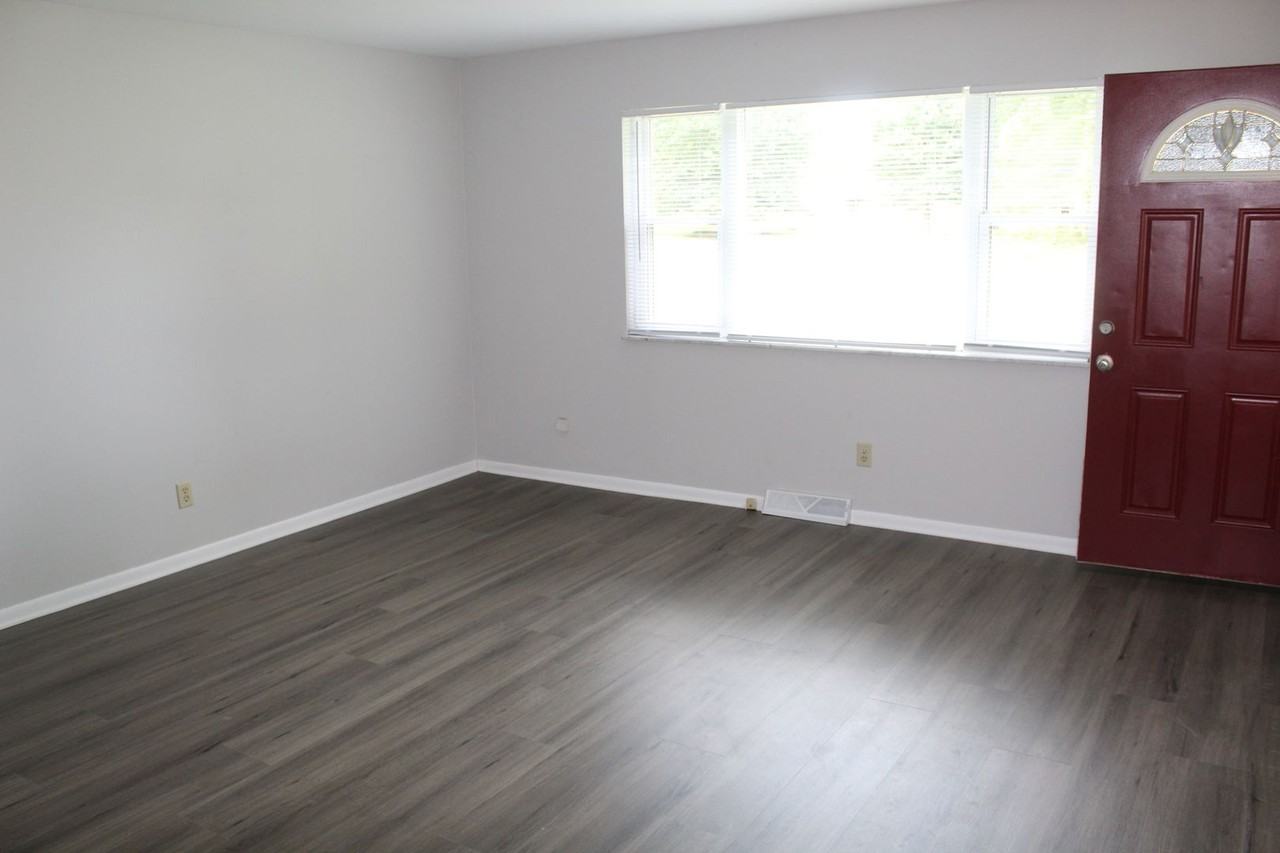 90 Poplar Grove Dr - Photo 6 of 11