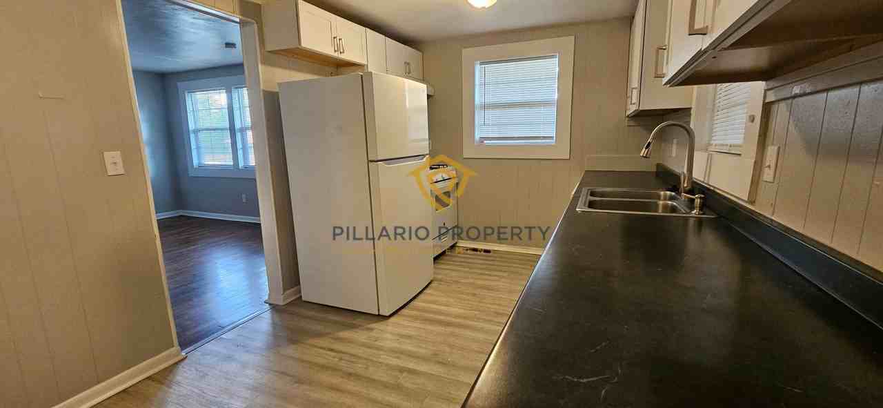 1404 S Harrison St - Photo 2 of 11