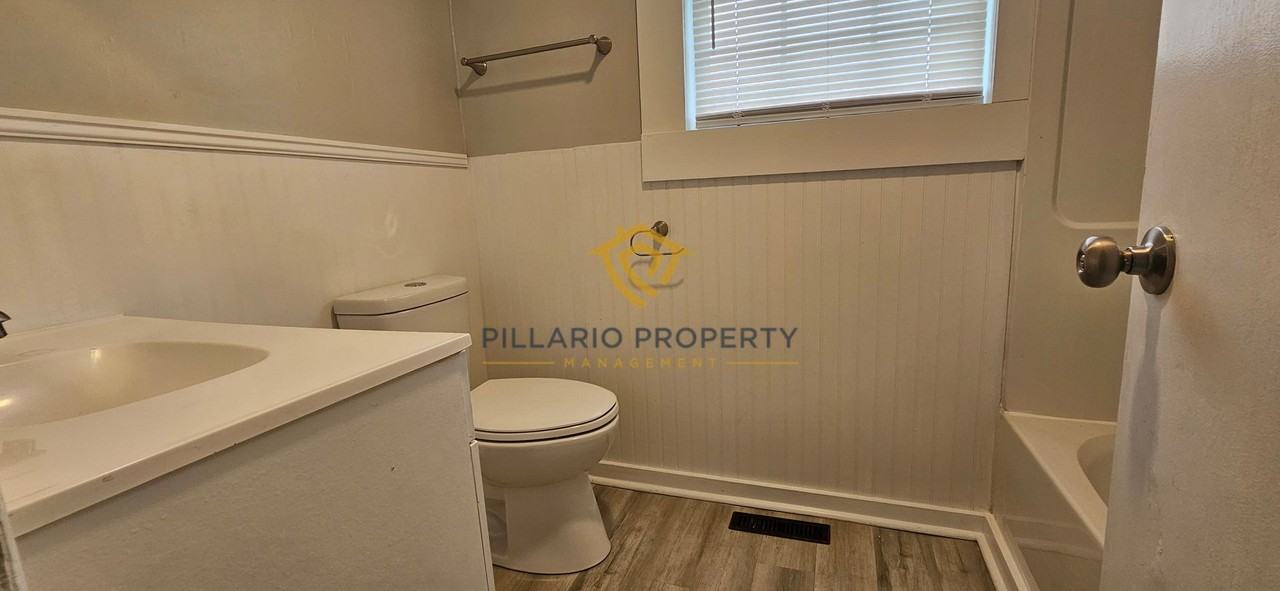 1404 S Harrison St - Photo 4 of 11