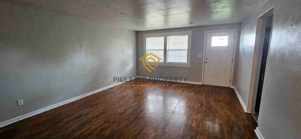 1404 S Harrison St - Photo 5 of 11