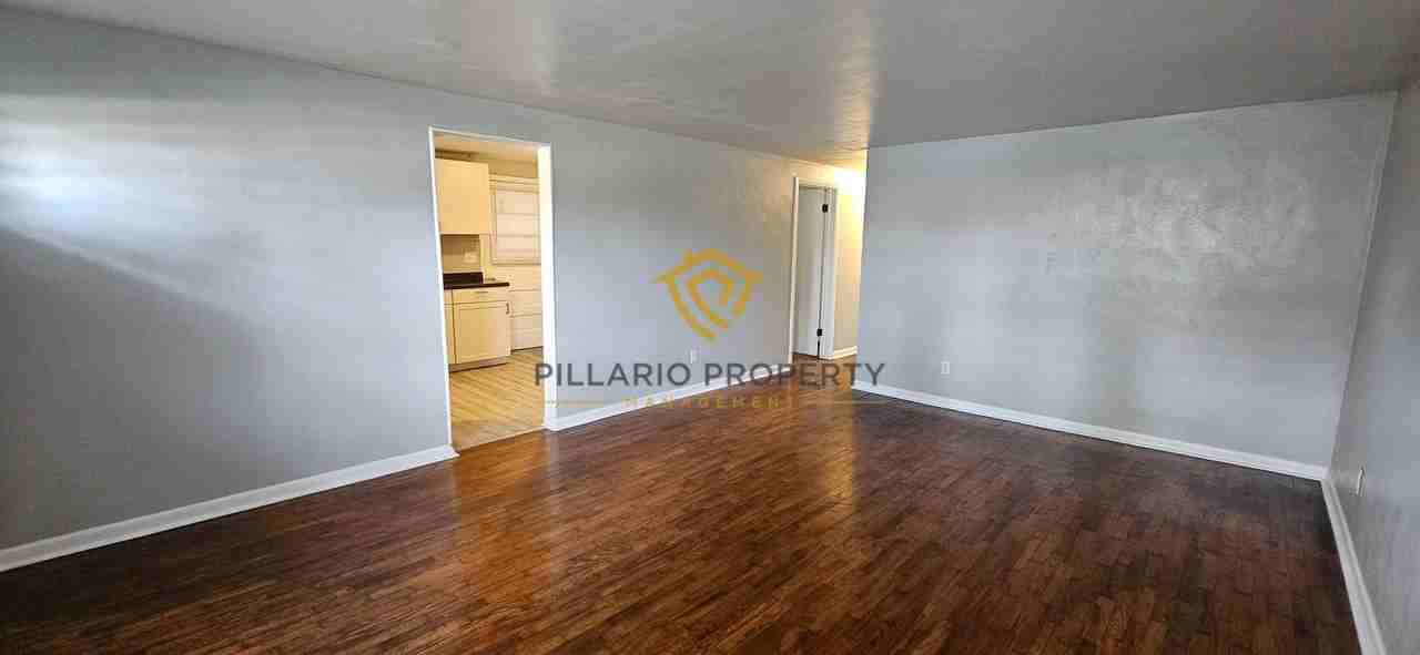 1404 S Harrison St - Photo 6 of 11