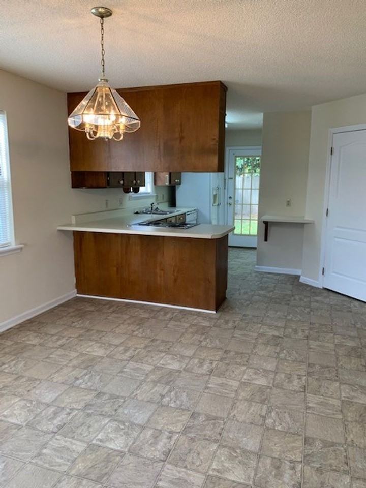3004 Kensington Ln - Photo 3 of 12