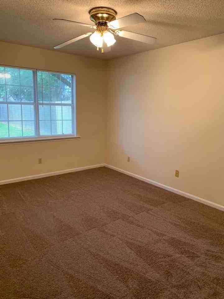 3004 Kensington Ln - Photo 7 of 12