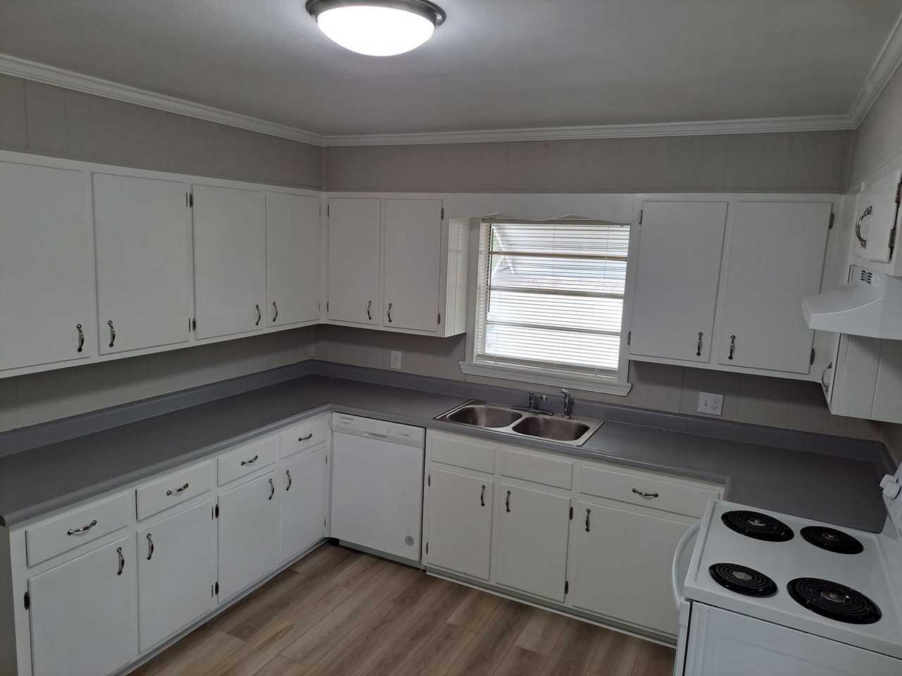 205 E 2nd St - Photo 3 of 17