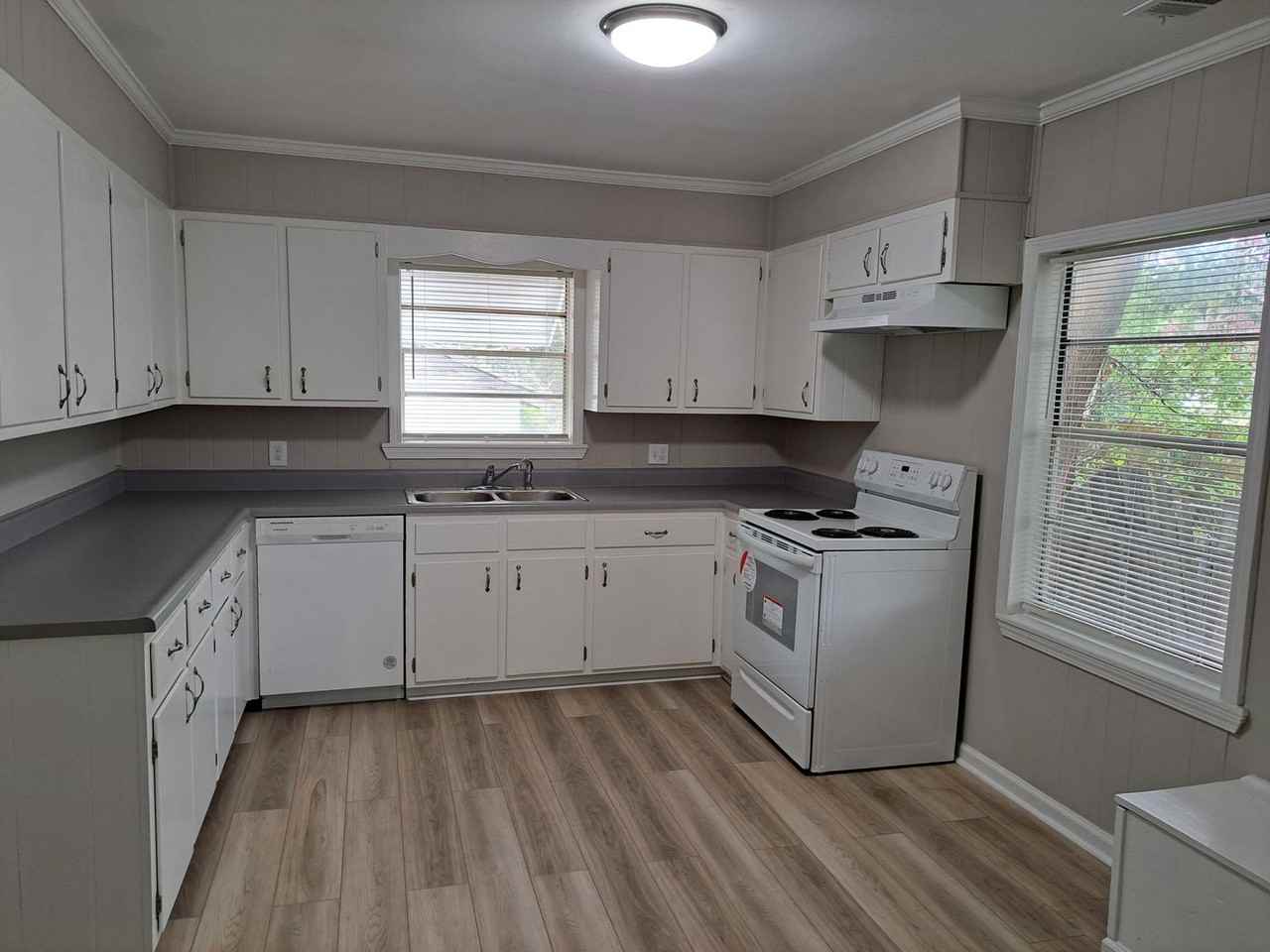 205 E 2nd St - Photo 4 of 17