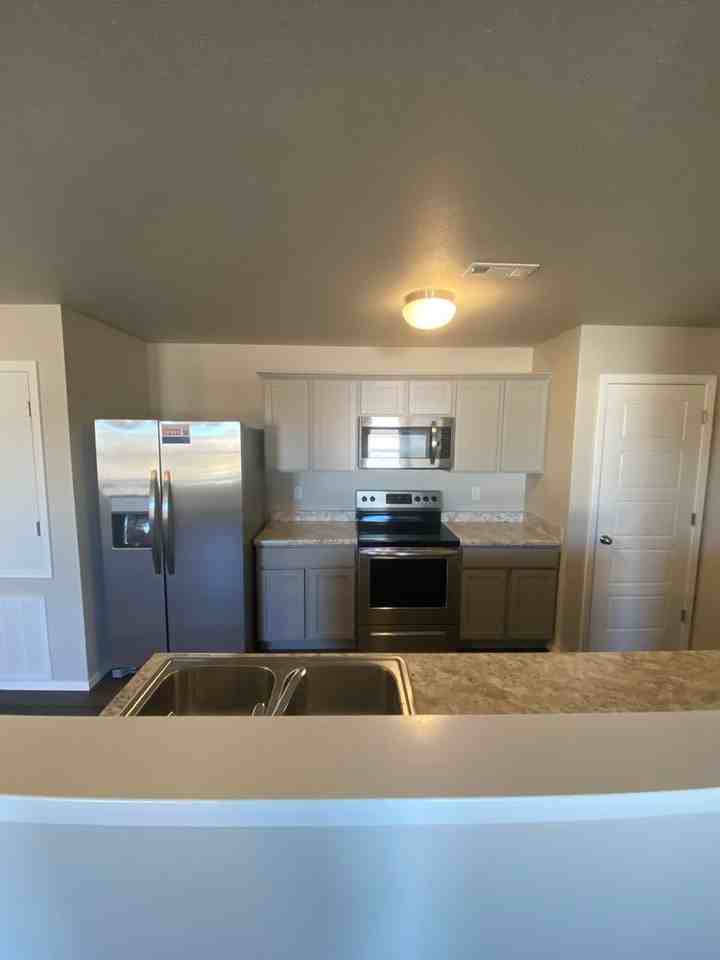 2704B Sidney Dr - Photo 7 of 20