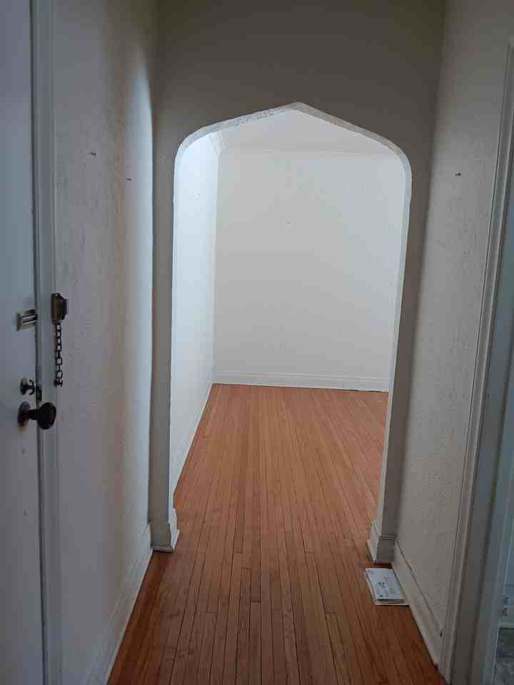 438 Assiniboine Avenue #0 - Photo 4 of 9