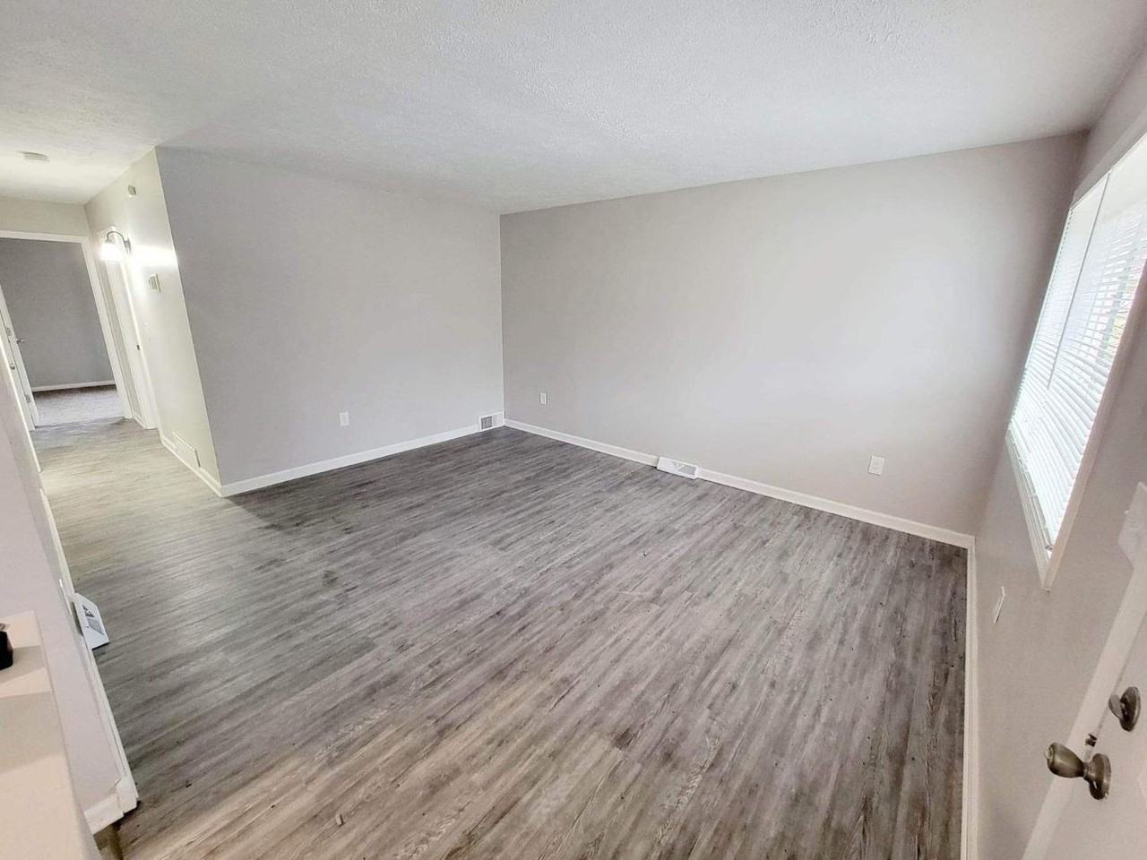 5832 Childs Ave - Photo 4 of 21